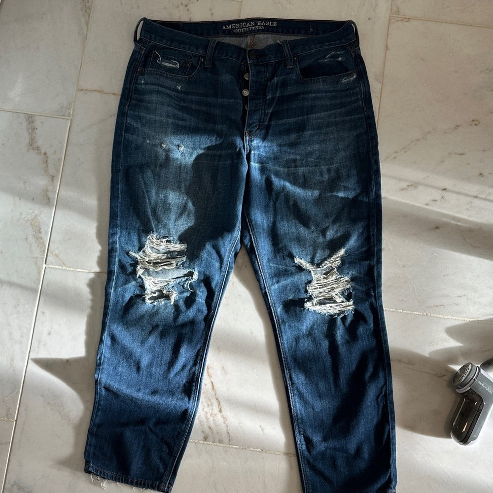American Eagle Outfitters Women’s Vintage High-Rise Ripped Jeans
